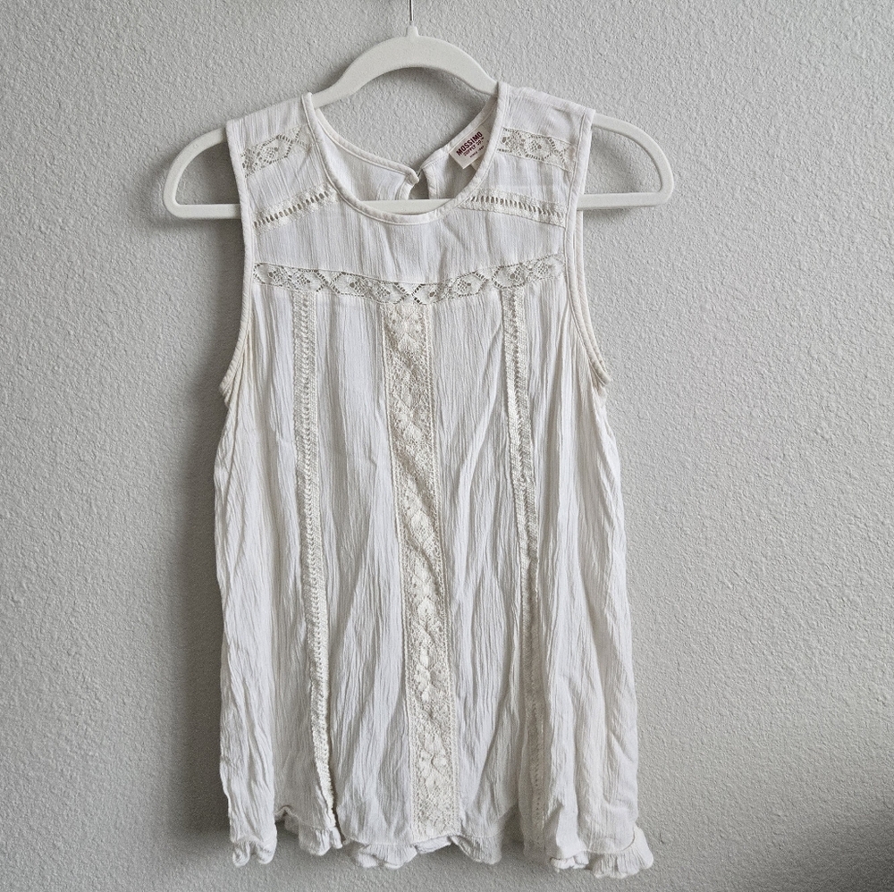 Mossimo eggshell frilly tank